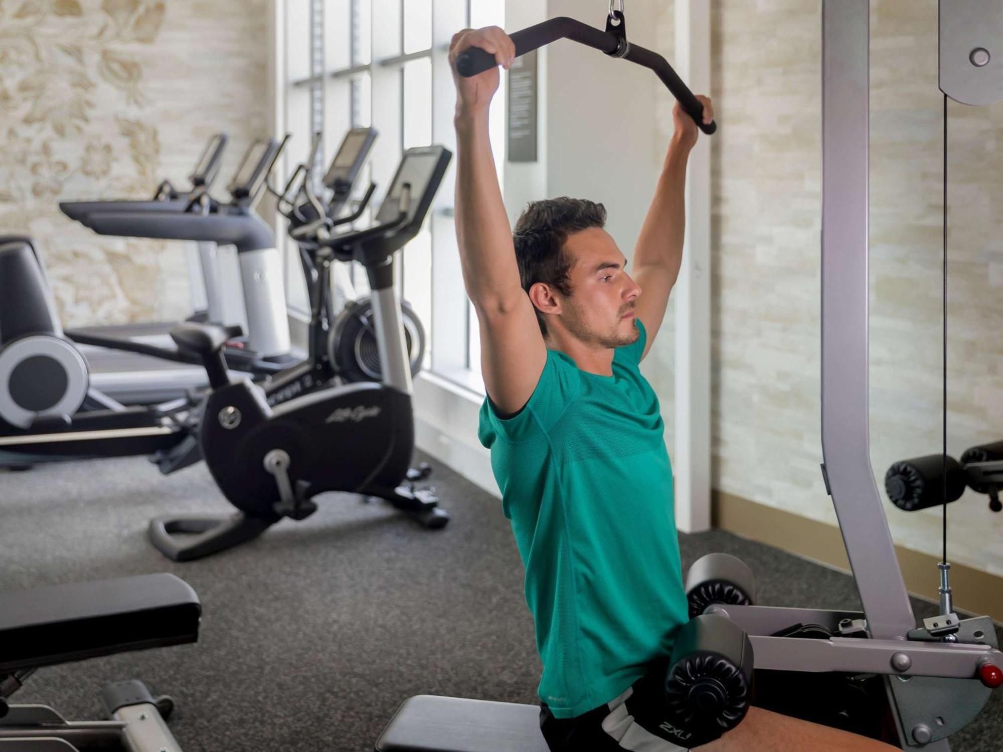 The William Inglis Mgallery Уорик-Фарм Экстерьер фото A man performing a lat pulldown
